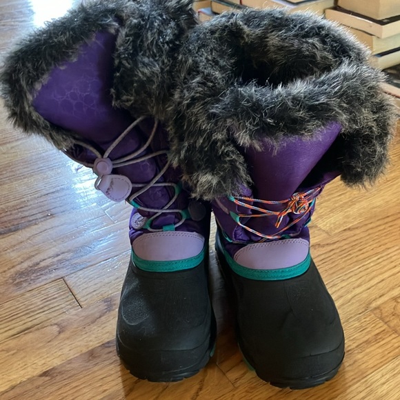 Kamik size 5 snow boots purple with grey fur lining